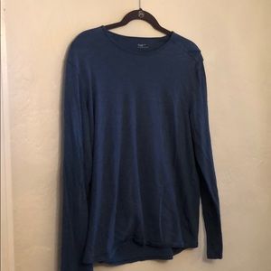 Gap crew neck long sleeve shirt